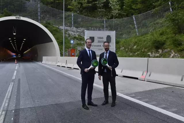 ASFINAG Vorstandsdirektor Hartwig Hufnagel gibt gemeinsam mit Landeshauptmann-Stellvertreter Stefan Schnöll grünes Licht. | Foto: Theresa Vogl