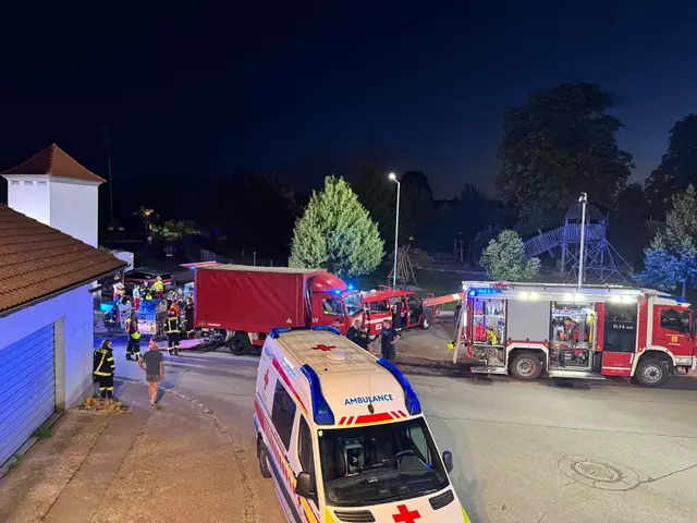 Nach dem Eintreffen an der Einsatzstelle sicherte die Feuerwehr Pöttsching das Gelände ab. | Foto: Feuerwehr Mattersburg
