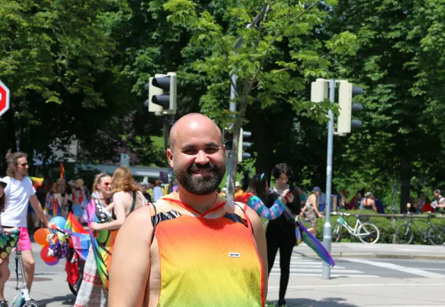 Joe Niedermayer von den RosaLila PanterInnen hat bereits bei vielen Pride-Paraden in unterschiedlichen Städten teilgenommen. Eine Parade wie in Graz gebe es jedoch kein zweites Mal. | Foto: Marie Ott