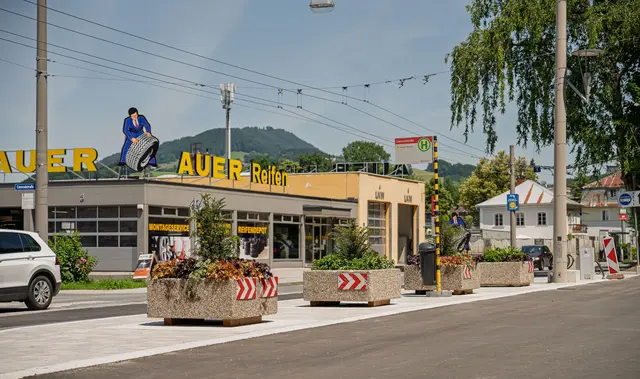 Die Arbeiten an der neuen Fahrradstraße am Hohen Weg entlang des Kapuzinerbergs schreiten planmäßig voran. | Foto: Stadt Salzburg/Alexander Killer