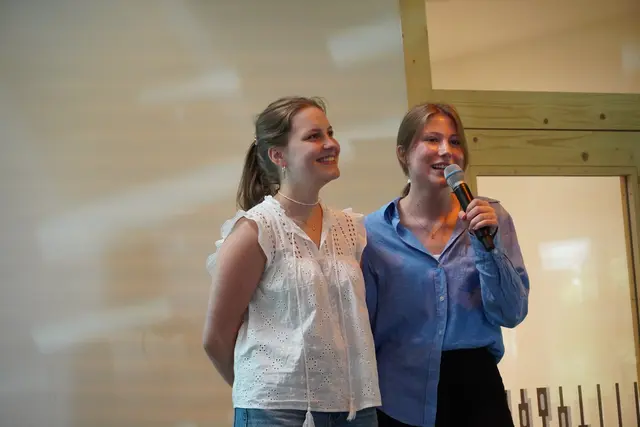 Eine Woche lang arbeiteten die siebten Klassen zu ihren Projekten. Am Tag der Siegerehrung hatten die Schülerinnen und Schüler die Aufgabe, in nur drei Minuten ihren Pitch zu präsentieren. | Foto: Nicole Hettegger