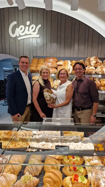 Zur Eröffnung kamen der Bürgermeister Christoph Kaufmann und Landeshauptfrau Johanna Mikl-Leitner. | Foto: Geier - Die Bäckerei GmbH