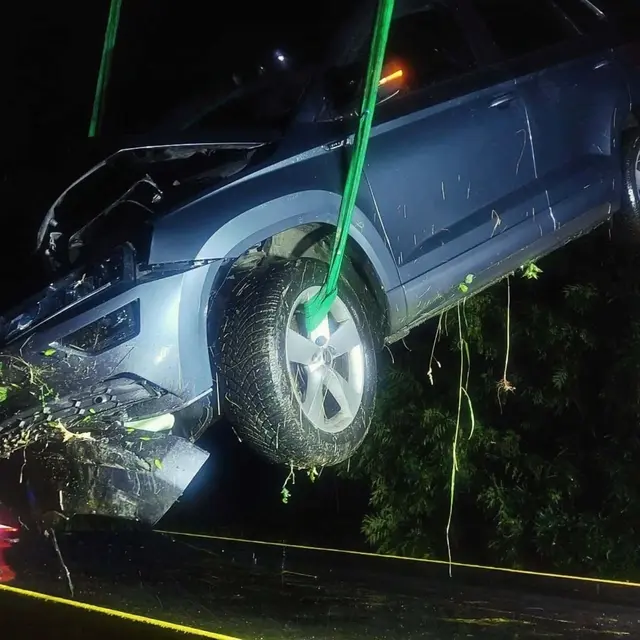 Der Pkw prallte frontal gegen einen Baum.  | Foto: FF Maria Saal 