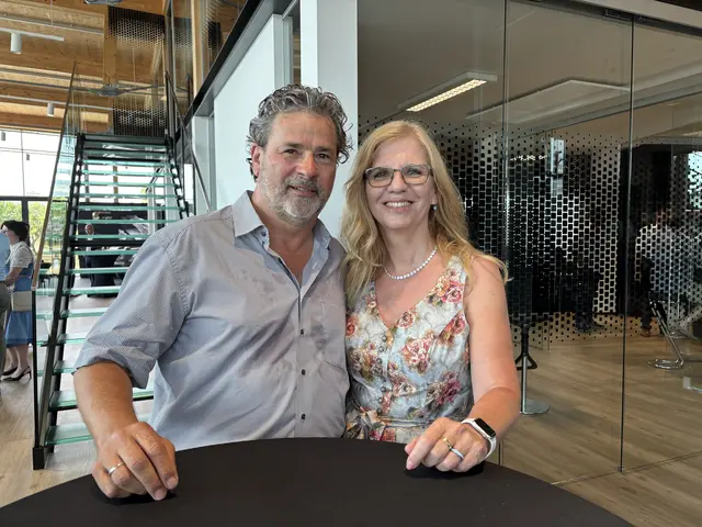 Begeisterte Temmer Kunden: Manfred Plansak mit seiner Karin. | Foto: Brigitte Gady