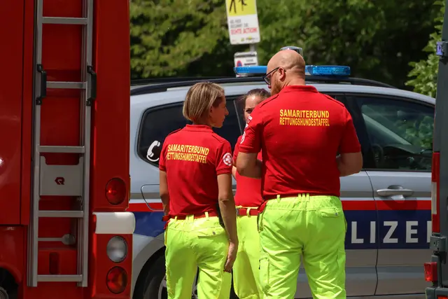Beim Sturz mit dem Rollator in den Krenglbach verunglückte ein Pensionist und konnte von den Einsatzkräften nur mehr tot geborgen werden. | Foto: laumat.at