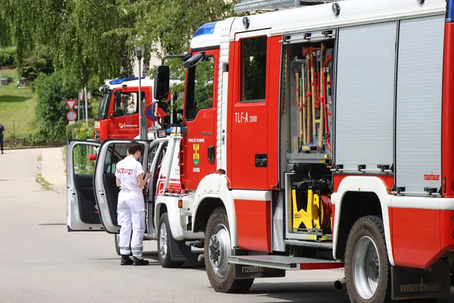 Beim Sturz mit dem Rollator in den Krenglbach verunglückte ein Pensionist und konnte von den Einsatzkräften nur mehr tot geborgen werden. | Foto: laumat.at
