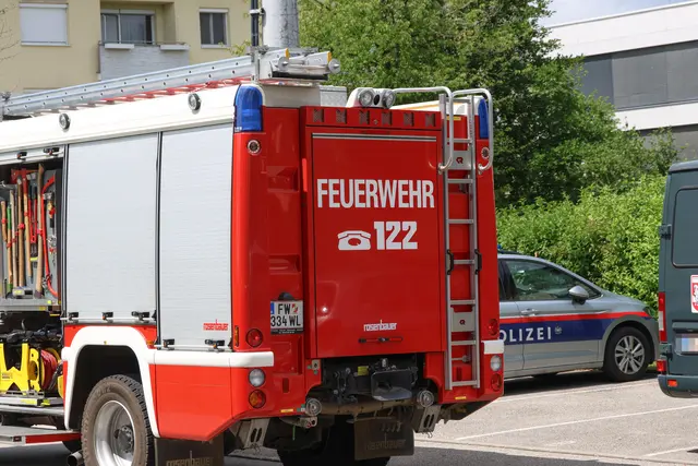 Beim Sturz mit dem Rollator in den Krenglbach verunglückte ein Pensionist und konnte von den Einsatzkräften nur mehr tot geborgen werden. | Foto: laumat.at