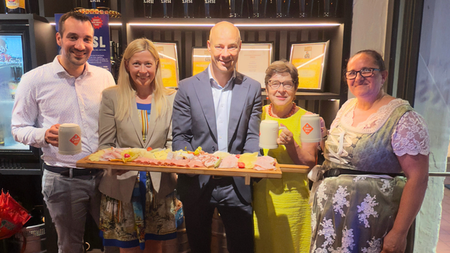 Von links: VP Linz Geschäftsführer Michael Obrovsky, Stadträtin Doris Lang-Mayerhofer, Vizebürgermeister Martin Hajart und Klubobfrau Michaela Sommer. | Foto: ÖVP LINZ/Jannis Hörl