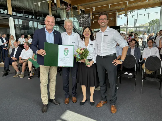 Das Steirische Landeswappen erhalten nur wenige ausgewählte Betriebe, die Walter Temmer GmbH in Tillmitsch ist nun eine davon. | Foto: Brigitte Gady