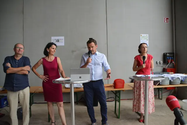 Bürgermeister Karall bei der Eröffnung des Heizwerks in Großwarasdorf. | Foto: Rosenberger