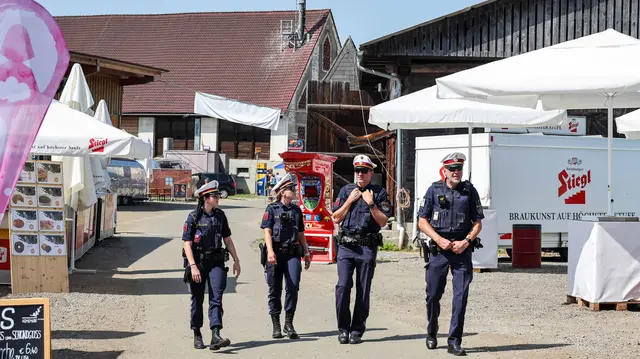 Die Polizei kontrolliert auf den Campingplätzen. | Foto: Ripu