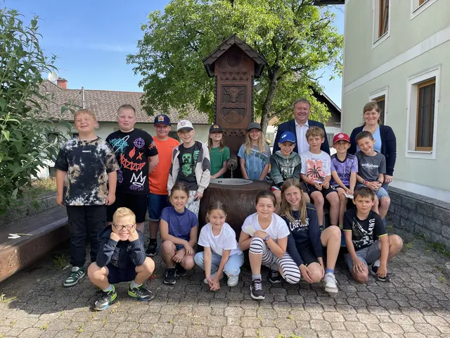 Die Drittklässler:innen erhalten spannende Einblicke. | Foto: Gemeinde Aurach