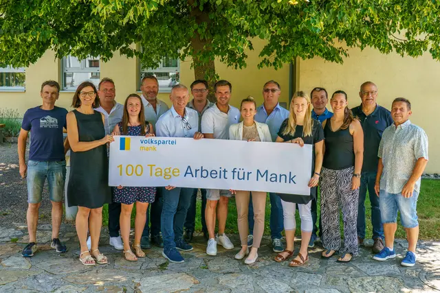 Franz Zöchbauer, Elisabeth Zuser, Wolfgang Ammerer, Katharina König, Franz Kaufmann, Martin Leonhardsberger, Martin Brader, Ronald Fichtinger, Bernadette Janisch, Johann Buresch, Julia Miedler, Josef Pfeffer, Bettina Fahrafellner, Otmar Garschall und Anton Schrittwieser. Nicht am Foto: Paul Hiesberger und Walter Steinwander. | Foto: VP Mank
