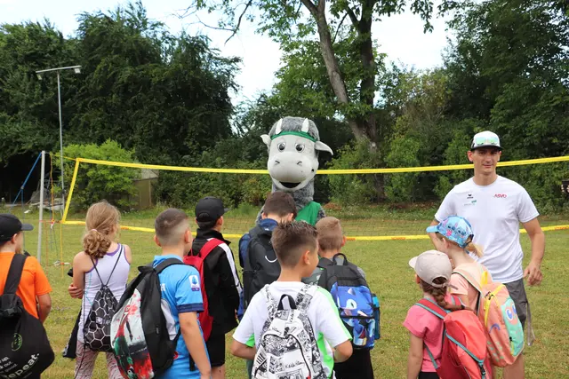 Bewegungsland Steiermark-Maskottchen SUMI begleitete die Kinder zu allen sportlichen Stationen | Foto: Edith Ertl