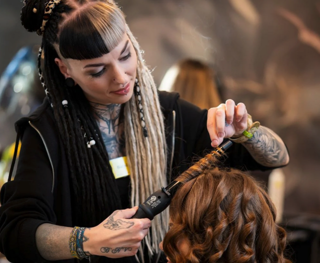 Bei KLIPP gibt es beste Beratung, moderne Haarschnitte und die neuesten Frisurentrends zum fairen Preis. Jetzt auch im Badstubenweg 93. | Foto: KLIPP Frisör