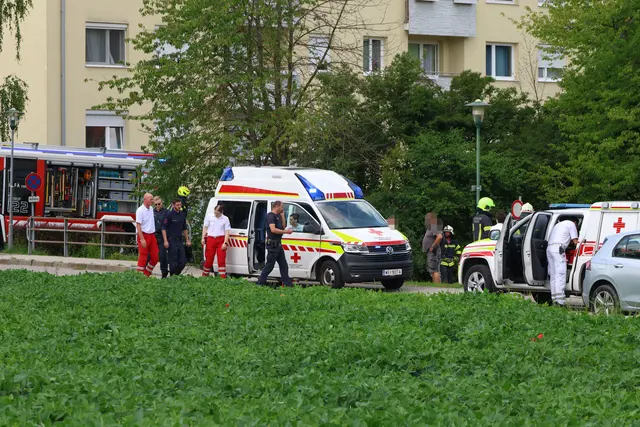 Beim Sturz mit dem Rollator in den Krenglbach verunglückte ein Pensionist und konnte von den Einsatzkräften nur mehr tot geborgen werden. | Foto: laumat.at