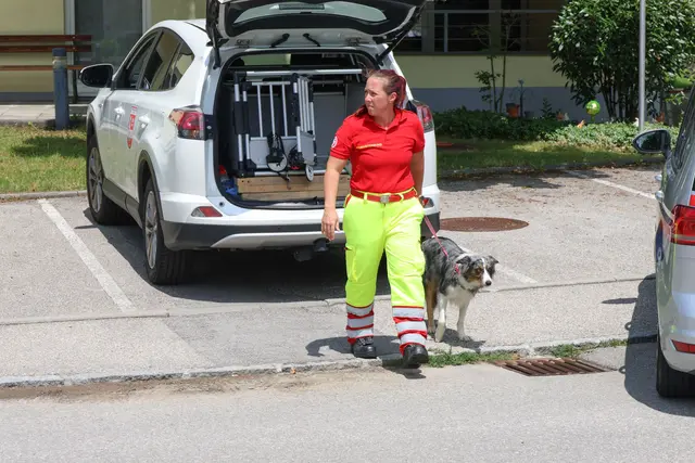 Beim Sturz mit dem Rollator in den Krenglbach verunglückte ein Pensionist und konnte von den Einsatzkräften nur mehr tot geborgen werden. | Foto: laumat.at