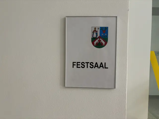 Im Festsaal brachten Anfragenbeantwortungen spannende Neuigkeiten.  | Foto: Luca Arztmann/MeinBezirk