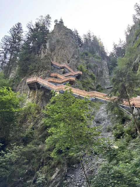Die neue, imposante "Teufelsstiege" begeistert die Klammbesucher. | Foto: Sarah Braun