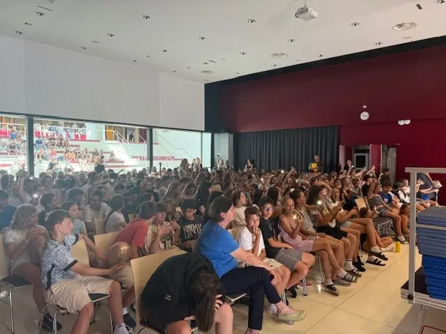 Zahlreiche Besucher ließen sich die Show nicht entgehen. | Foto: BG/BRG St. Veit