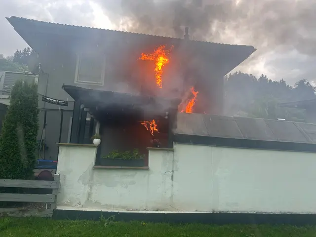 Ein Blitzeinschlag in Wörgl führte zu einem Brand. Am Nachmittag wurden 10.200 Blitze in Tirol gemessen. | Foto: zoom.tirol