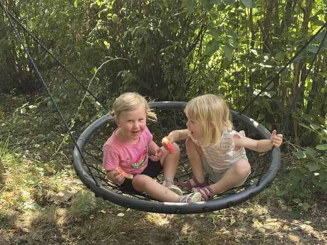 Aus einer Stillgruppenbekanntschaft wurden beste Freundinnen. Nina und Josefine lernten sich mit 3½ Wochen kennen und sind heute unzertrennlich. | Foto: Rosenberger