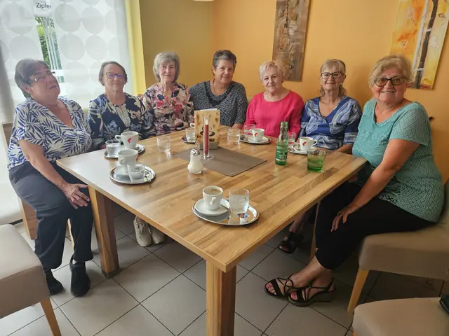 Gemütlicher Vormittag im Café Hauseder in Ennsdorf.  | Foto: FPÖ Bezirk Amstetten