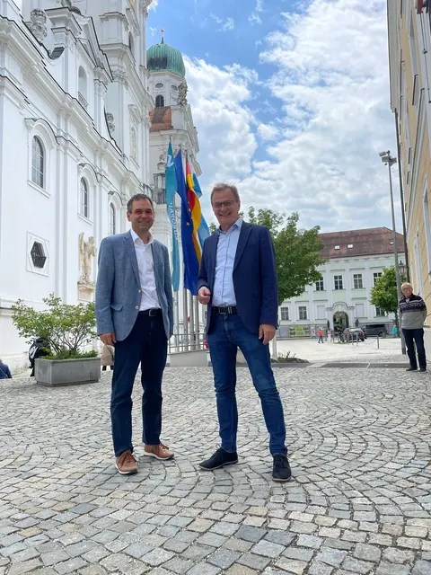 Landrat Raimund Kneidinger und Bürgermeister Stephan Dorn freuen sich auf den Europatag in Schärding und laden schon jetzt Besucher von drent und herent herzlich ein. | Foto:  Landratsamt Passau