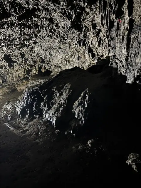 Die Tropfsteinhöhle ist lediglich bei einer geführten Wanderung oder im Rahmen der Lichtwanderung zugänglich. | Foto: Sarah Braun