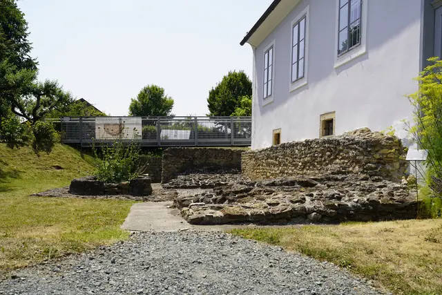 Das Außengelände des Museums ist frei zugänglich. | Foto: MeinBezirk/Simon Michl