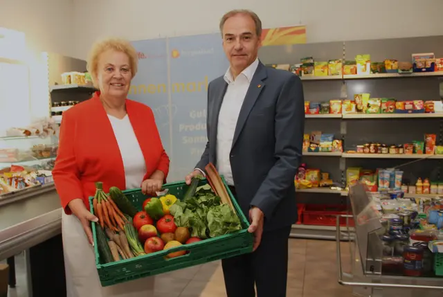 Volkshilfe-Präsidentin Verena Dunst und Sozial-Landesrat Leonhard Schneemann präsentierten neue Initiativen der Sonnenmärkte im Burgenland. | Foto: Peter Seper