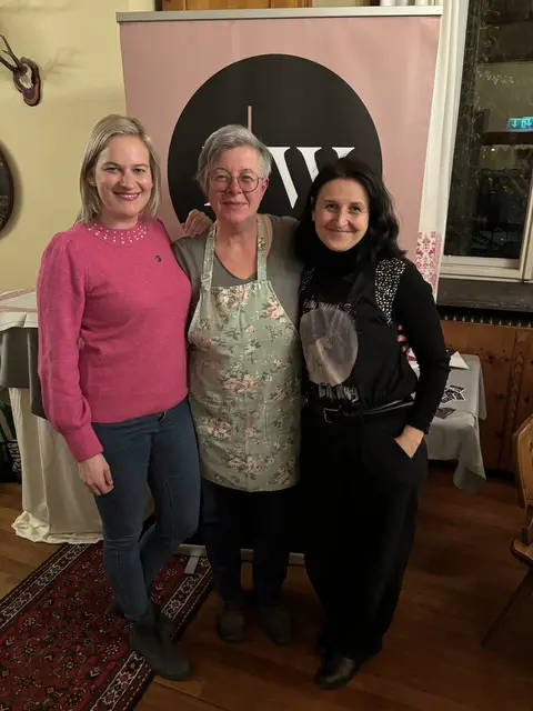 Valerie Böckel, Ilse Blachfellner-Mohri und Gunilla Plank (v. l.) führen regelmäßig durch Veranstaltungen. | Foto: Laura Jung