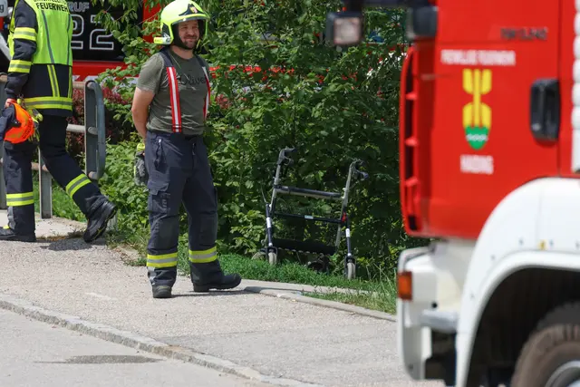 Beim Sturz mit dem Rollator in den Krenglbach verunglückte ein Pensionist und konnte von den Einsatzkräften nur mehr tot geborgen werden. | Foto: laumat.at