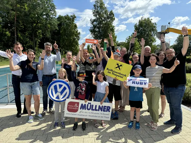 Große Freude über die Aktion bei den Kindern, den Sponsoren und bei den Vertretern des Elternvereins. | Foto: Daniel Schmidt
