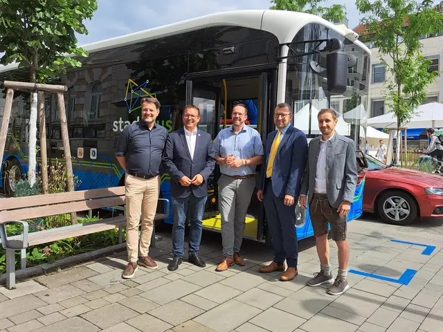 v.l.: Vizebürgermeister Gerhard Riedler, Bürgermeister Christian Haberhauer (ÖVP), Vizebürgermeister Markus Brandstetter, NBus Geschäftsführer Anton Pichler und Stadtwerke Geschäftsführer Jürgen Hürner. | Foto: Machtinger