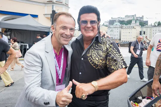 Bürgermeister Bernhard Auinger und Elvis-Interpret Rusty. | Foto: Doris Wild / wildbild