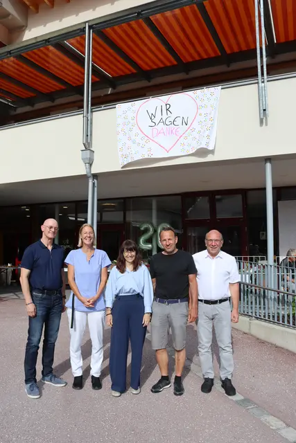 Roland Wechner (Obmann Soziale Dienste Stanzertal), Martina Mair (Pflegedienstleitung Wohn- und Pflegeheim), GF Manuela Falch-Ruetz, Bgm. Patrik Wolf (Pettneu) und Bgm. Harald Siess (Strengen). | Foto: Elisabeth Zangerl