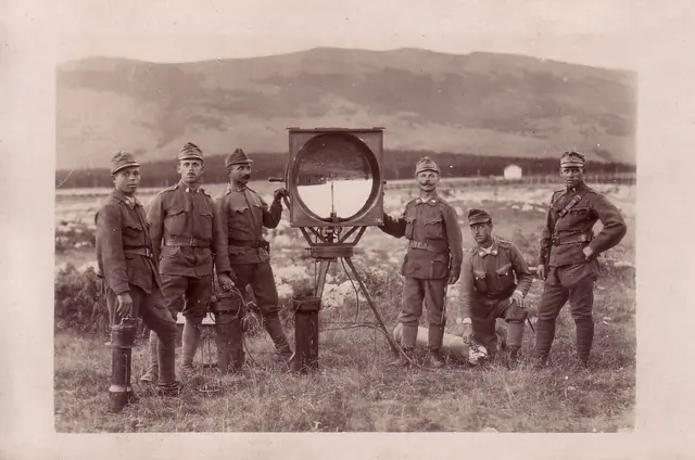Angehörige der Bodentruppe einer k. u. k. Fliegerstaffel an der Südfront. | Foto: Sammlung Albrich