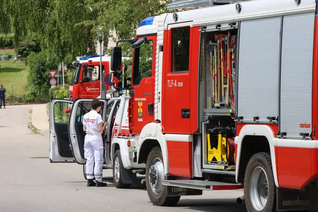 Beim Sturz mit dem Rollator in den Krenglbach verunglückte ein Pensionist und konnte von den Einsatzkräften nur mehr tot geborgen werden. | Foto: laumat.at