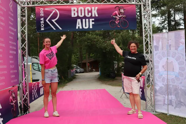 Die Organisatorin der Rosa200 Elisabeth Mikl (l.) gemeinsam mit Tourismusobfrau Finkenstein  Michaela Tiefenbacher | Foto: MeinBezirk.at