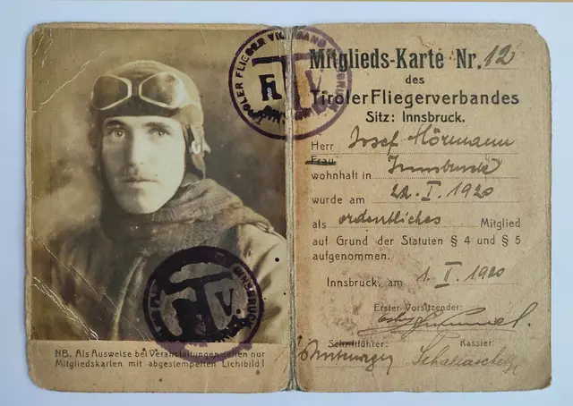 Josef Hörmanns Mitgliedskarte des Tiroler Fliegerverbandes. Der Mötzer trat der Vereinigung 1920 als eines der ersten Mitglieder bei. | Foto: Familienfotos Larcher-Hörmann