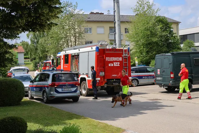 Beim Sturz mit dem Rollator in den Krenglbach verunglückte ein Pensionist und konnte von den Einsatzkräften nur mehr tot geborgen werden. | Foto: laumat.at