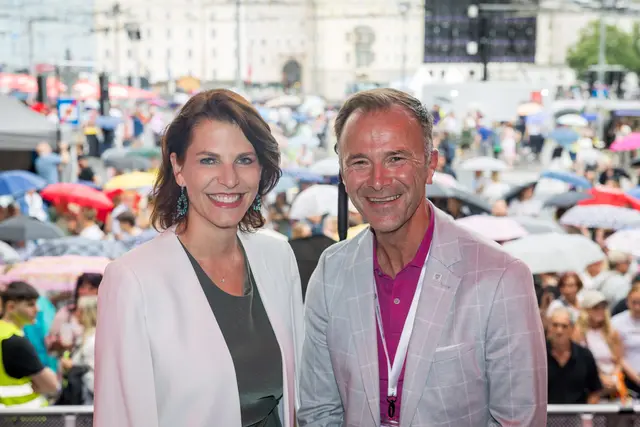 Die designierte Landeshauptfrau Karoline Edtstadler und Bürgermeister Bernhard Auinger. | Foto: Doris Wild / wildbild