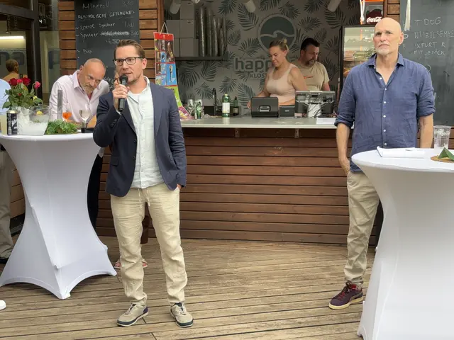 Stadtrat Clemens Ableidinger (NEOS links) versicherte Vertreter der Stadt Klosterneuburg beim Event, dass sich alle Gemeinderäte um die große Bedeutung des Happylandes für die Stadt wissen. "Ich bin mit meiner Familie selbst heavy user des Happlandes", verriet der Stadtrat. | Foto: MeinBezirk/Seebacher