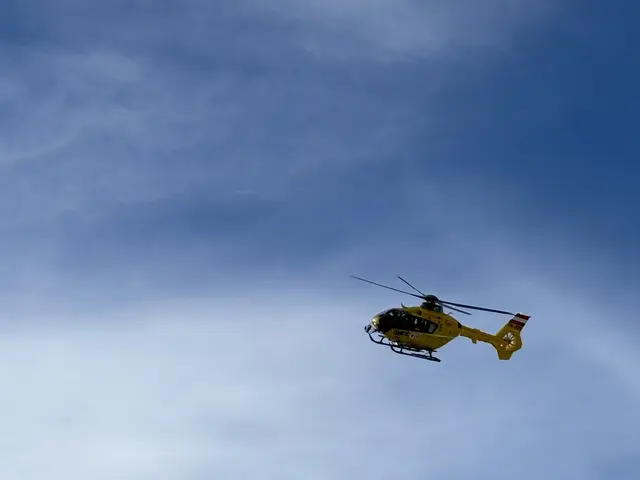 Der 55-Jährige wurde vom Rettungshubschrauber "C7" ins BKH Lienz geflogen. (Symbolfoto) | Foto: MeinBezirk.at