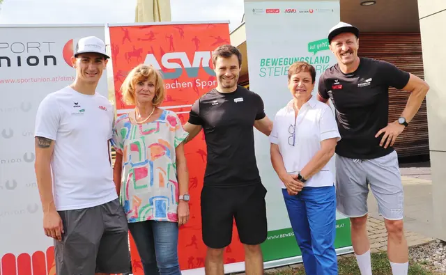 Daniel Oberkofler, Gabriele Gössler, Florian Grosseck von der Bildungsdirektion, Dobl-Zwarings Bgm. Waltraud Walch und Goran Pajicic bei der Eröffnung der SUMIDAY@SCHOOL.  | Foto: Edith Ertl