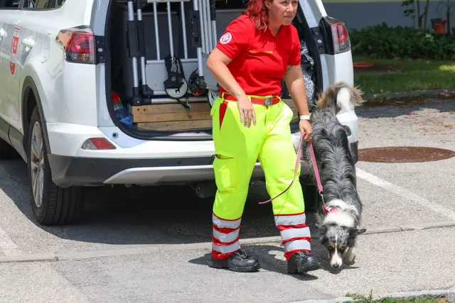 Beim Sturz mit dem Rollator in den Krenglbach verunglückte ein Pensionist und konnte von den Einsatzkräften nur mehr tot geborgen werden. | Foto: laumat.at