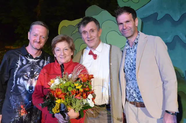 Autor Markus Koschuh, Obfrau Claudia Lugger, Regisseur Markus Völlenklee und Bgm. Bernhard Freiberger. | Foto: Sabine Schletterer