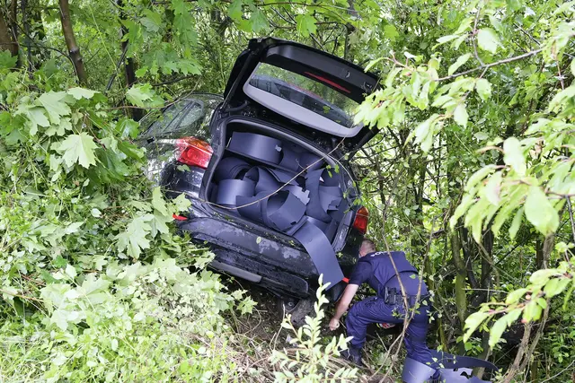 Verkehrsunfall auf der B 156 bei Eggelsberg sorgt für drei Verletzte, darunter zwei Kinder. | Foto: Fotostudio Manfred Fesl