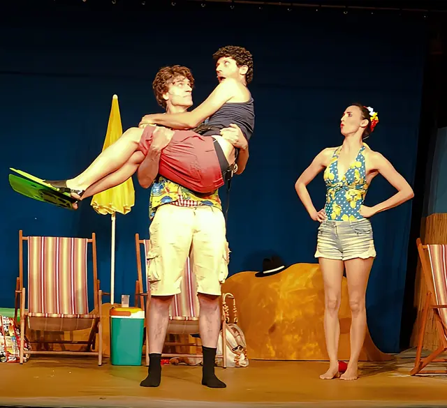 Die schwungvolle Musikkomödie Dolce Vita &amp; Scandale Teil 2 mit und von den ARTworkers ist wieder ein Erolgsprogramm, das die Besucher schon in den ersten Minuten zum Lachen bringt. Die Premiere auf der Seebühne des Nepomuk-Teichs in Waldhausen wurde viel bejubelt. | Foto: ARTworkers